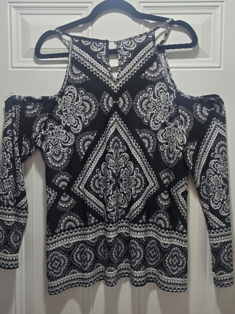 INC International Concepts Women's Cold Shoulder Paisley Top – Size XL - Picture 4 of 6